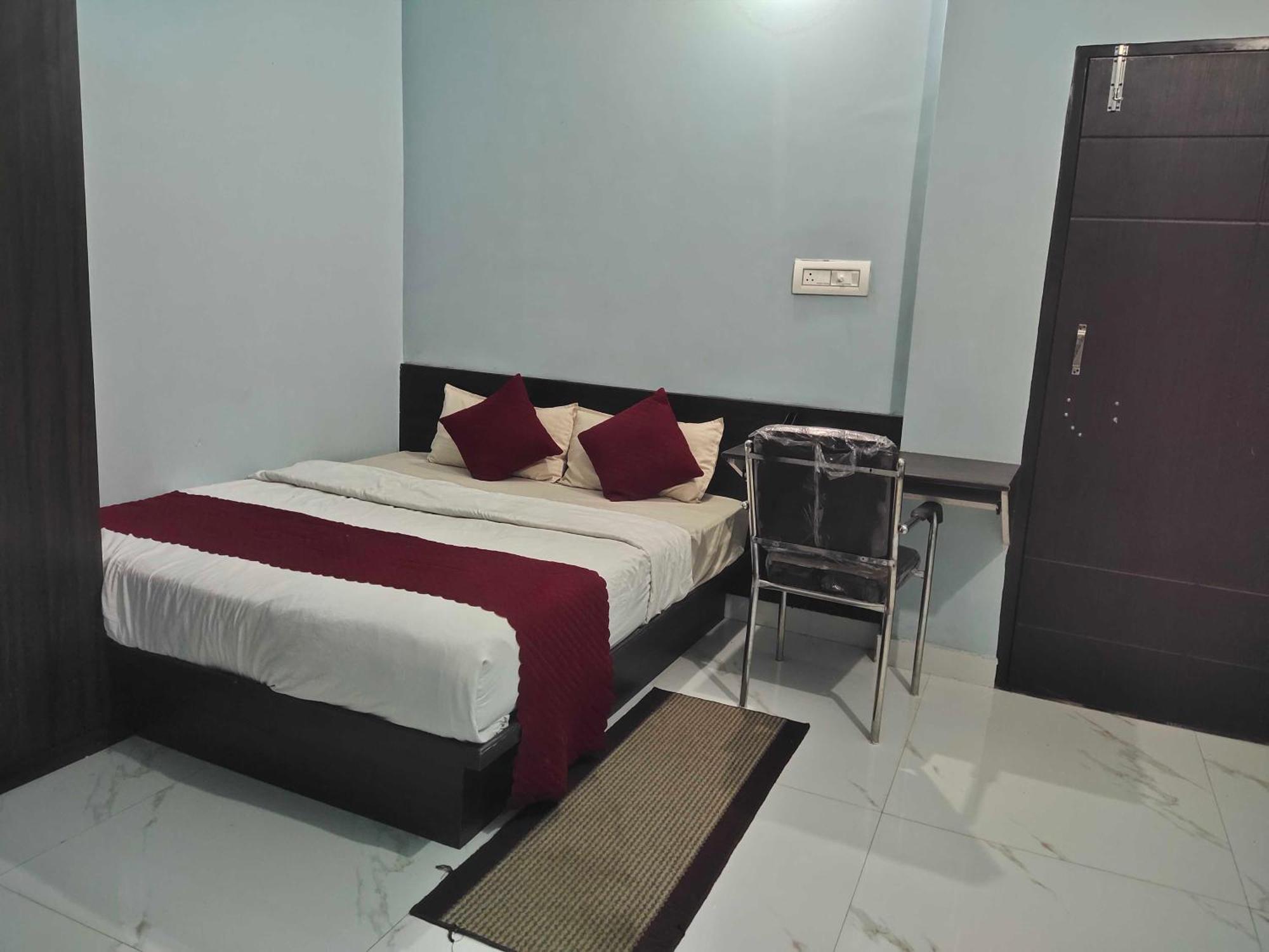 Hotel O Home Aditya Inn Suits Homestay Ayodhya Exterior photo